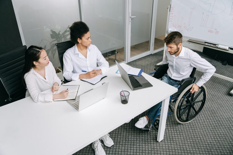 Lire la suite à propos de l’article Recruter des travailleurs handicapés : pourquoi faire appel à un cabinet spécialisé ?