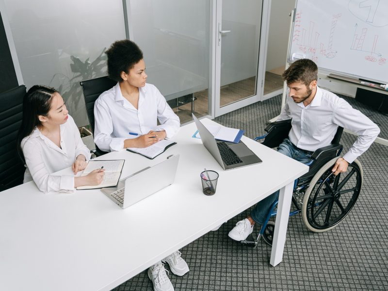 Recruter des travailleurs handicapés : pourquoi faire appel à un cabinet spécialisé ?